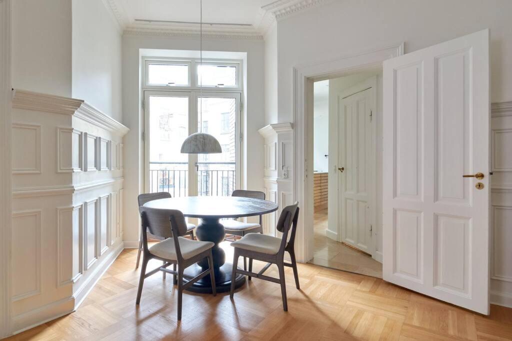 Spacious 3 Bedroom Manor Flat Next To Tivoli Copenhaga Exterior foto